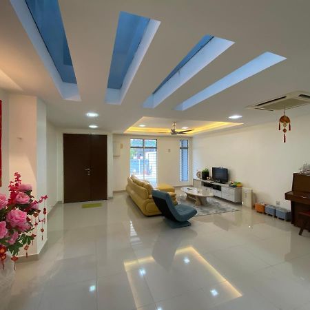 Entire Residential Home•Jia Residences Bkt Serdang沙登温暖的家 سيري كيمبانغان المظهر الخارجي الصورة