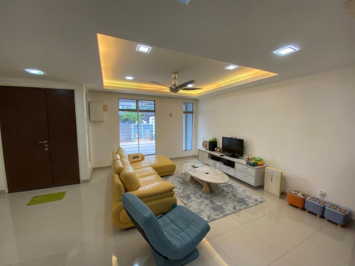 Entire Residential Home•Jia Residences Bkt Serdang沙登温暖的家 سيري كيمبانغان المظهر الخارجي الصورة