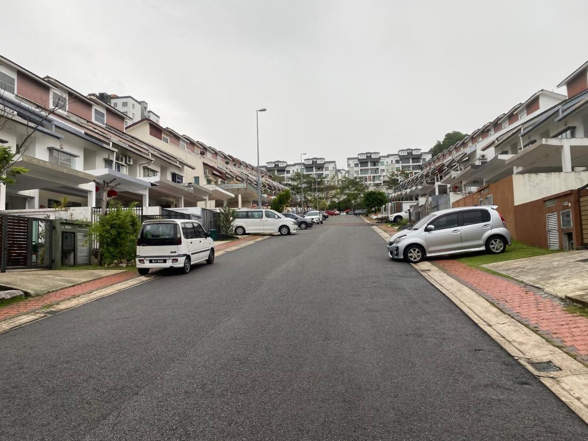 Entire Residential Home•Jia Residences Bkt Serdang沙登温暖的家 سيري كيمبانغان المظهر الخارجي الصورة