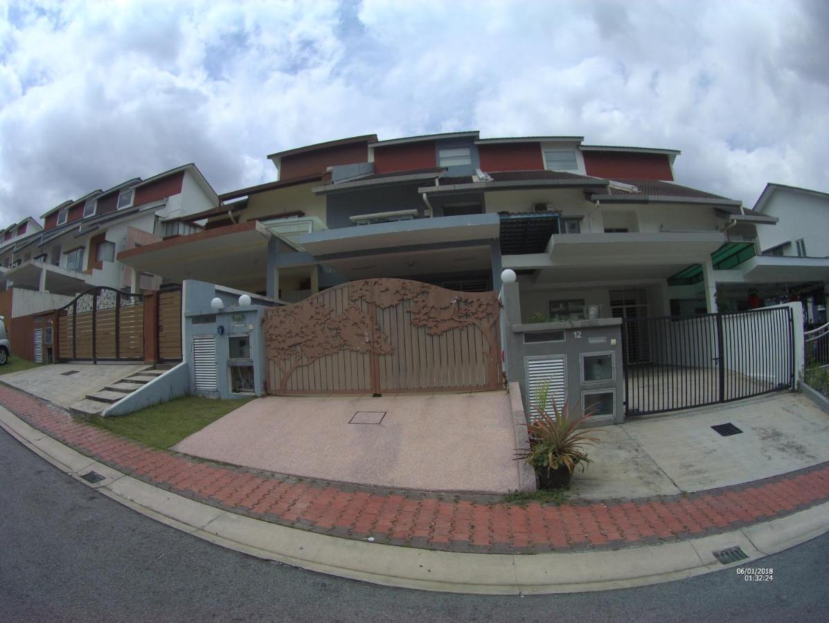 Entire Residential Home•Jia Residences Bkt Serdang沙登温暖的家 سيري كيمبانغان المظهر الخارجي الصورة